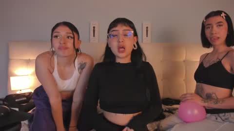 Snapshot of cintya_kors chatting on February 2025 06:10:02 AM Cintya online show from February 2025 06:10:02 AM