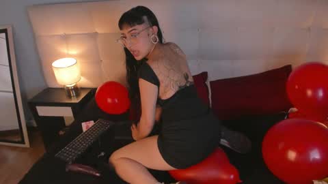 Snapshot of cintya_kors chatting on February 2025 10:03:02 PM Cintya online show from February 2025 10:03:02 PM