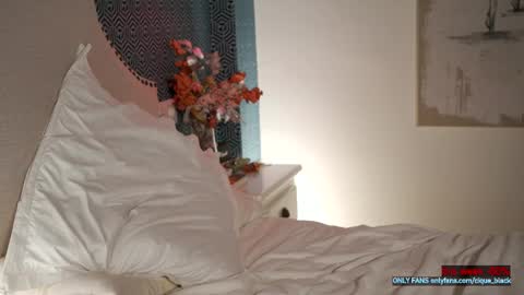 Snapshot of cique_black chatting on January 2026 07:25:02 AM Shara online show from January 2026 07:25:02 AM