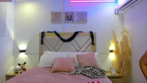 Snapshot of cl4ire chatting on December 2024 01:10:01 AM Claire 3 online show from December 2024 01:10:01 AM