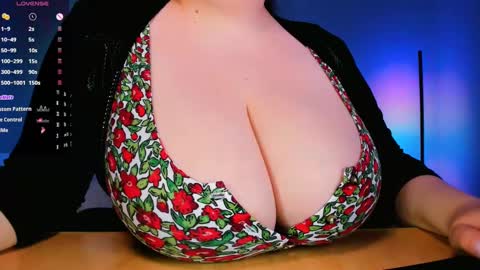 Snapshot of clara4love chatting on February 2025 10:42:02 PM Clara online show from February 2025 10:42:02 PM