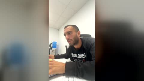 Snapshot of claudiolicro chatting on December 2025 03:06:01 PM claudiolicro online show from December 2025 03:06:01 PM