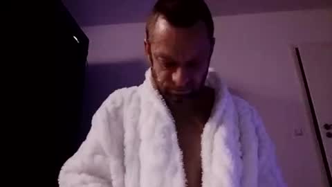 Snapshot of clausenflorian880 chatting on December 2025 04:39:02 AM Florian online show from December 2025 04:39:02 AM