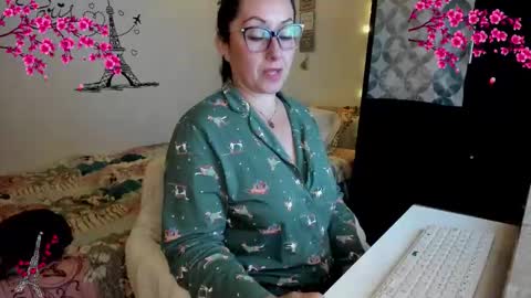 Snapshot of cleo_christmas chatting on February 2026 01:03:02 AM cleo_christmas online show from February 2026 01:03:02 AM