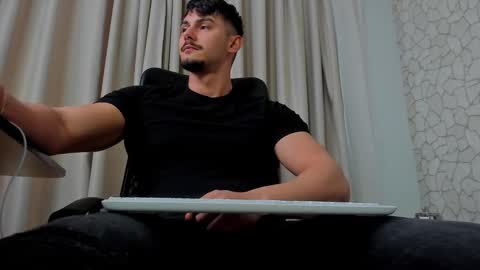 Snapshot of clintmasterss chatting on January 2025 02:19:01 PM ClintMasterss online show from January 2025 02:19:01 PM