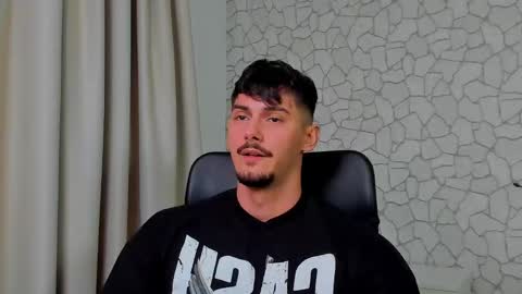 Snapshot of clintmasterss chatting on January 2025 04:33:02 PM ClintMasterss online show from January 2025 04:33:02 PM