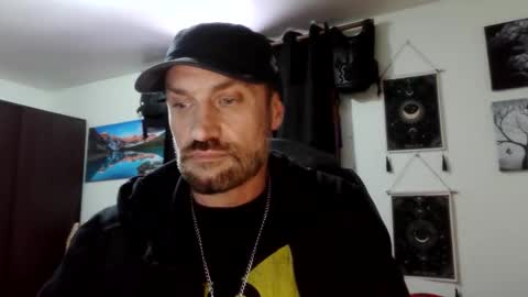 Snapshot of clintwood12 chatting on November 2025 07:35:02 PM chad online show from November 2025 07:35:02 PM