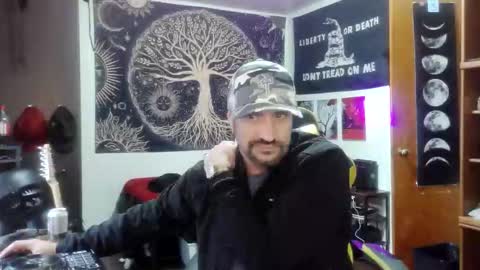 Snapshot of clintwood12 chatting on November 2025 09:25:02 PM chad online show from November 2025 09:25:02 PM