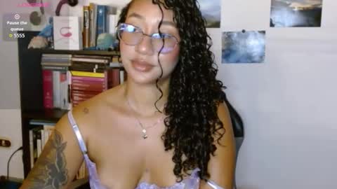 Snapshot of clitia_xx chatting on November 2025 12:33:01 AM Clitia online show from November 2025 12:33:01 AM