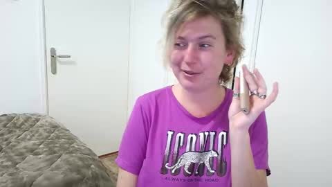 Syl  online show from December 2025 08:09:02 AM