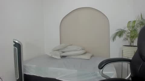 Snapshot of cloe_amazingg chatting on December 2025 03:28:02 PM Cloe online show from December 2025 03:28:02 PM