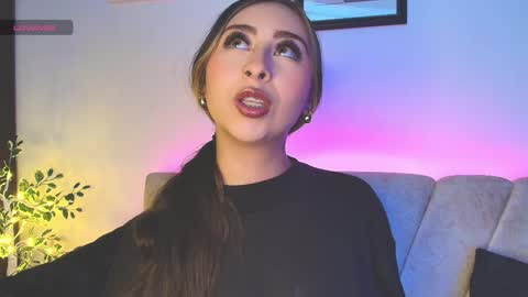 cloe_martinezz_ online show from April 2026 05:10:02 AM
