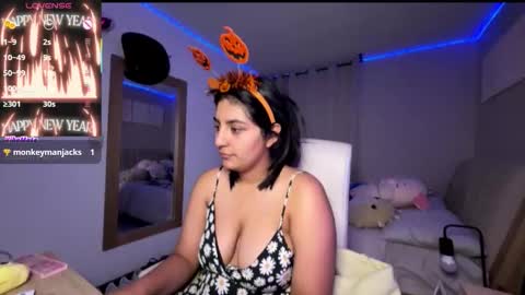 cloe small online show from October 2025 01:17:02 AM