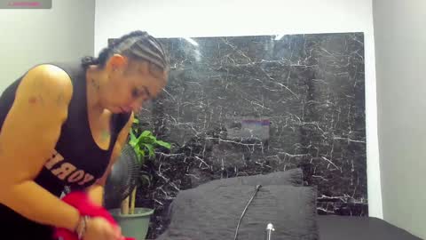 Snapshot of cloee_rabbyt chatting on February 2025 11:27:02 AM CLOE online show from February 2025 11:27:02 AM