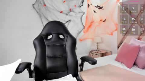 Snapshot of cloemorwen chatting on October 2025 11:28:02 PM Cloe online show from October 2025 11:28:02 PM