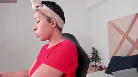 Snapshot of cloemorwen chatting on December 2025 12:06:01 AM Cloe online show from December 2025 12:06:01 AM