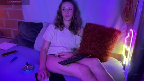 CloudEevee online show from September 2025 01:16:02 AM