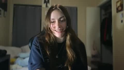 Snapshot of clover_tully chatting on December 2024 01:21:01 AM Clover online show from December 2024 01:21:01 AM