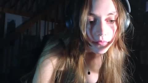 Snapshot of clover_tully chatting on January 2025 08:11:02 AM Clover online show from January 2025 08:11:02 AM