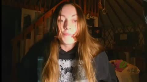 Snapshot of clover_tully chatting on March 2025 04:21:01 AM Clover online show from March 2025 04:21:01 AM