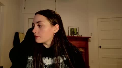 Snapshot of clover_tully chatting on October 2025 04:35:02 AM Clover online show from October 2025 04:35:02 AM