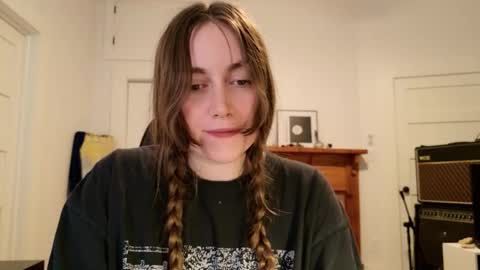 Snapshot of clover_tully chatting on November 2025 03:28:02 AM Clover online show from November 2025 03:28:02 AM