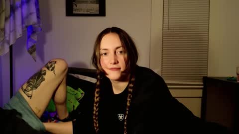 Snapshot of clover_tully chatting on November 2025 05:07:02 AM Clover online show from November 2025 05:07:02 AM