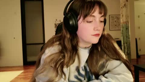 Snapshot of clover_tully chatting on June 2026 05:02:01 AM Clover online show from June 2026 05:02:01 AM