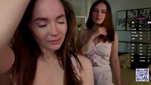 Snapshot of cloverfarewell chatting on September 2025 11:11:02 AM Kira online show from September 2025 11:11:02 AM