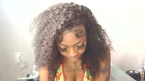 Snapshot of cocochanel197941 chatting on February 2026 06:56:01 PM chanel online show from February 2026 06:56:01 PM