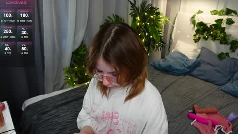 Mia online show from April 2026 02:53:01 AM