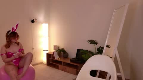 Mia online show from May 2026 10:07:01 PM