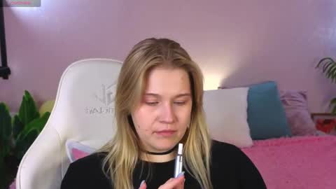 Snapshot of colleen_blake chatting on April 2026 05:16:01 PM Collen Mon Tue Wed Thu Fri GMT 3 0300am - 0900am online show from April 2026 05:16:01 PM