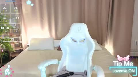 Snapshot of colleen_blake chatting on April 2026 05:44:02 PM Collen Mon Tue Wed Thu Fri GMT 3 0300am - 0900am online show from April 2026 05:44:02 PM