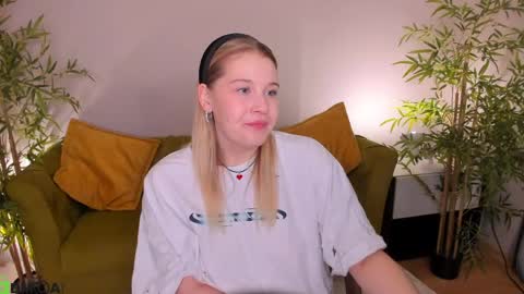 Snapshot of colleen_blake chatting on May 2026 05:19:02 PM Collen Mon Tue Wed Thu Fri GMT 3 0300am - 0900am online show from May 2026 05:19:02 PM