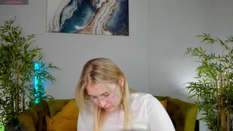 Snapshot of colleen_blake chatting on May 2026 05:42:02 PM Collen Mon Tue Wed Thu Fri GMT 3 0300am - 0900am online show from May 2026 05:42:02 PM