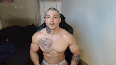 Snapshot of colombianmuscle8 chatting on November 2025 03:38:01 AM colombianmuscle8 online show from November 2025 03:38:01 AM