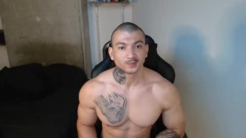 Snapshot of colombianmuscle8 chatting on November 2025 03:27:01 AM colombianmuscle8 online show from November 2025 03:27:01 AM