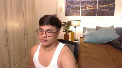 Snapshot of colossalboy chatting on February 2025 12:24:01 PM Sunny online show from February 2025 12:24:01 PM