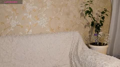 Snapshot of come_feel_me_ chatting on October 2025 08:09:02 PM Mia online show from October 2025 08:09:02 PM