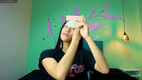 C O N N I E online show from November 2025 06:42:02 PM