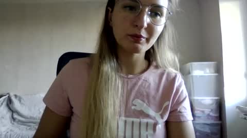 cora_fora online show from September 2025 02:28:01 PM