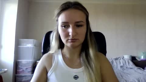 cora_fora online show from September 2025 08:05:02 AM