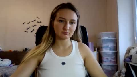 cora_fora online show from November 2025 12:27:01 PM