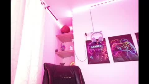 Snapshot of coral_davis chatting on March 2025 05:04:01 PM Coral online show from March 2025 05:04:01 PM