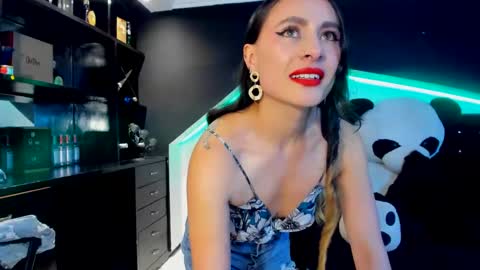 Coral  online show from March 2025 07:05:02 PM