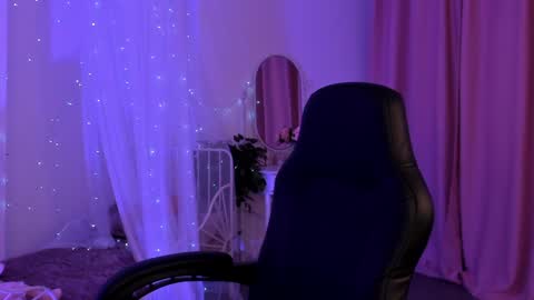 Snapshot of coralinekeyns chatting on January 2025 05:15:02 AM little girl who is always right or Coraline online show from January 2025 05:15:02 AM