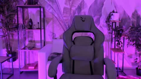 Snapshot of coralinekeyns chatting on October 2025 05:41:01 AM little girl who is always right or Coraline online show from October 2025 05:41:01 AM