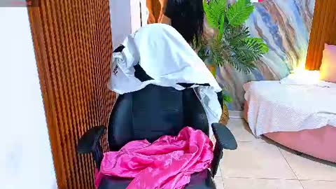 corall_tay1 online show from July 2026 12:33:02 PM