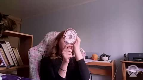 Elvi online show from May 2026 09:06:02 AM